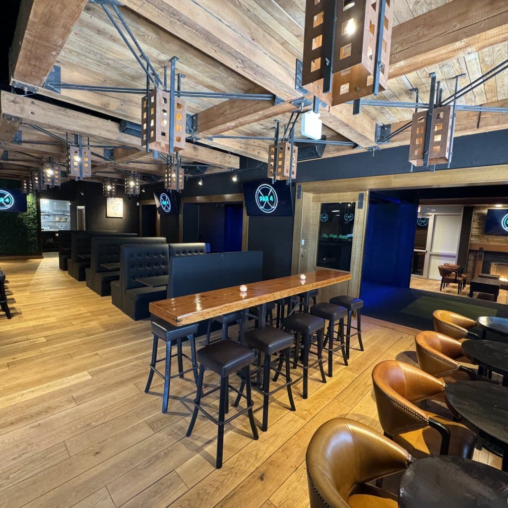 Par-4-Full-Lounge__FocusFillMaxWyIwLjAwIiwiMC4wMCIsMTAyNCwxMDI0XQ_QualityWzg1XQ.jpg
