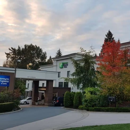 holiday-inn-express-and-suites-surrey__FocusFillMaxWyItMC4xMSIsIjAuMjMiLDEwMjQsMTAyNF0_QualityWzg1XQ.jpg